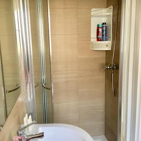 فندق مبيت وإفطار Pembroke Suites 3*